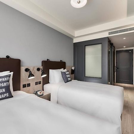 Moxy Taichung Hotel Екстериор снимка