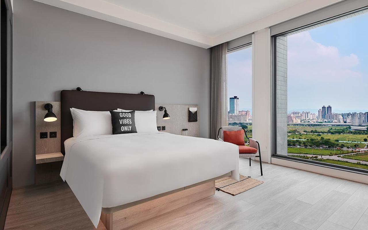 Moxy Taichung Hotel Екстериор снимка